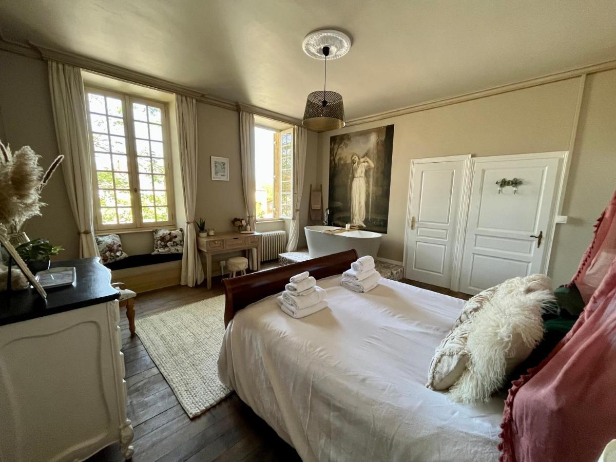 Maison De Mags & Mags Bed and Breakfast Lanouaille Exteriör bild