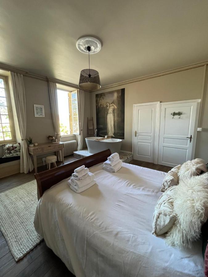 Maison De Mags & Mags Bed and Breakfast Lanouaille Exteriör bild